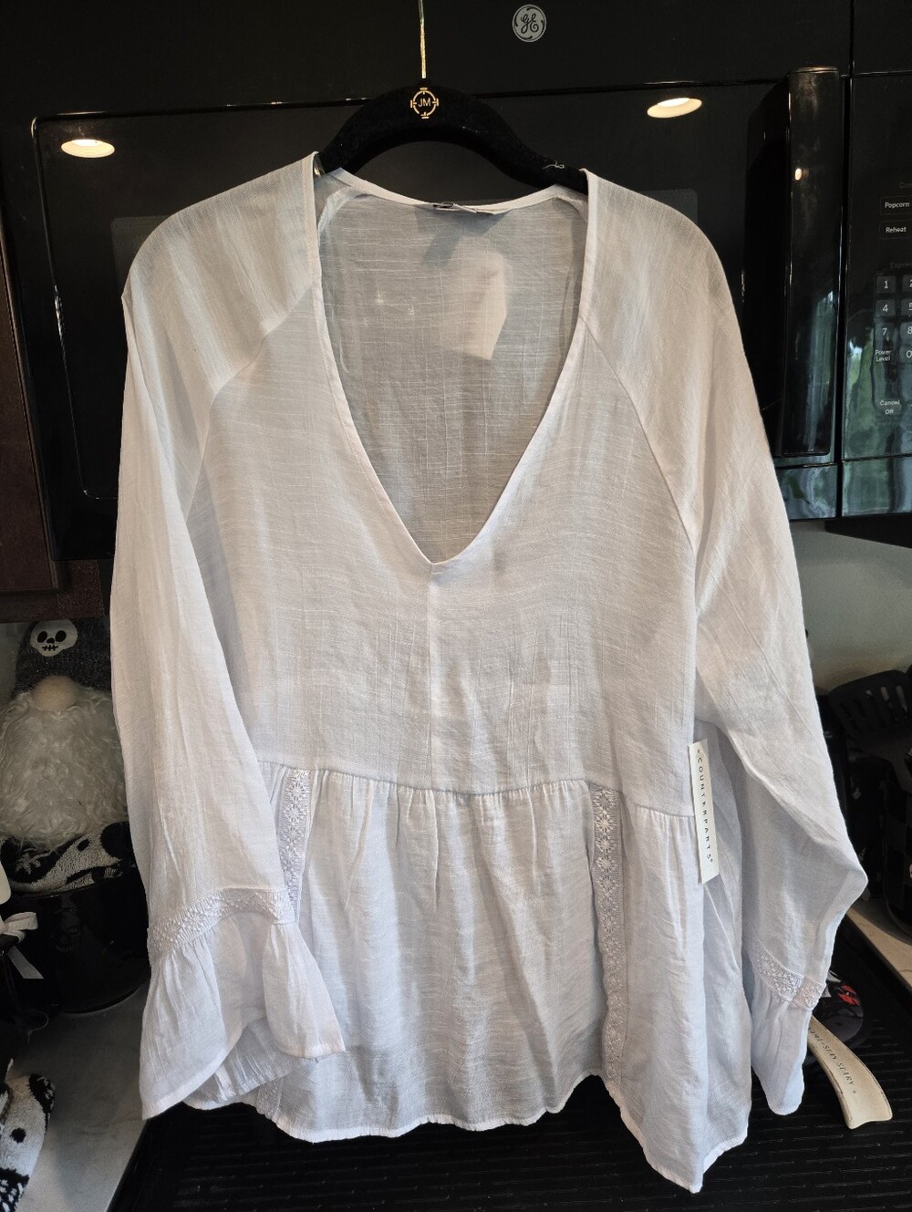 NWT! White V-Neck Peasant Blouse  Size XL